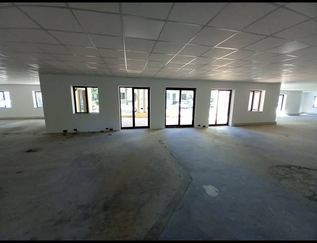 702M² OFFICE TO LET IN BRYANSTON